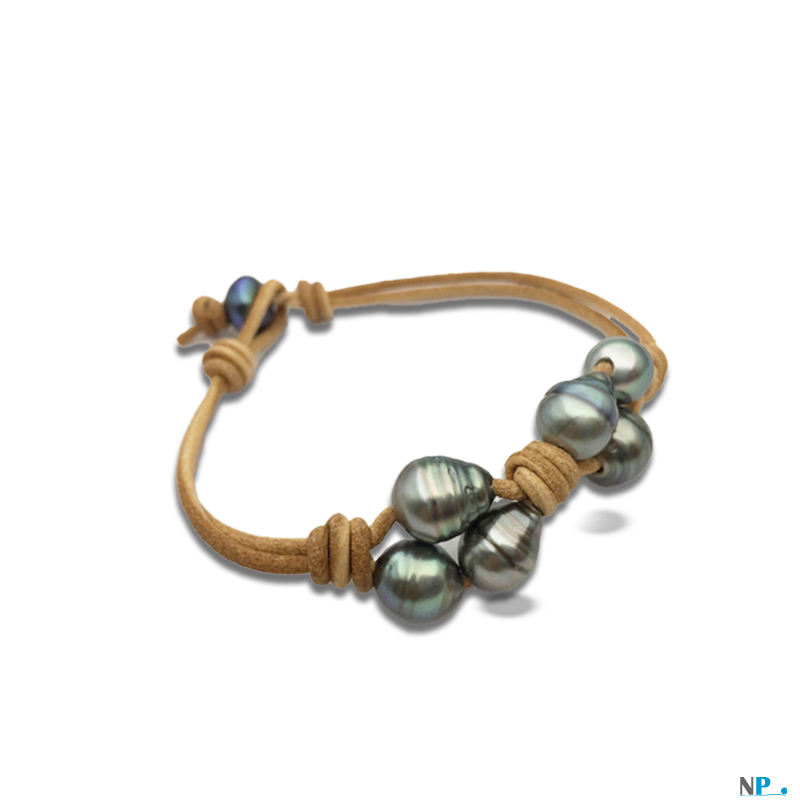 Bracelet de perles de culture de Tahiti baroques de 10 à 11 mm montées sur lien de cuir.